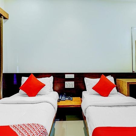 Oyo 77491 Hotel Shreenath Valsad Eksteriør bilde