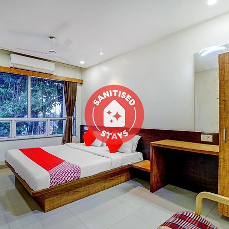 Oyo 77491 Hotel Shreenath Valsad Eksteriør bilde