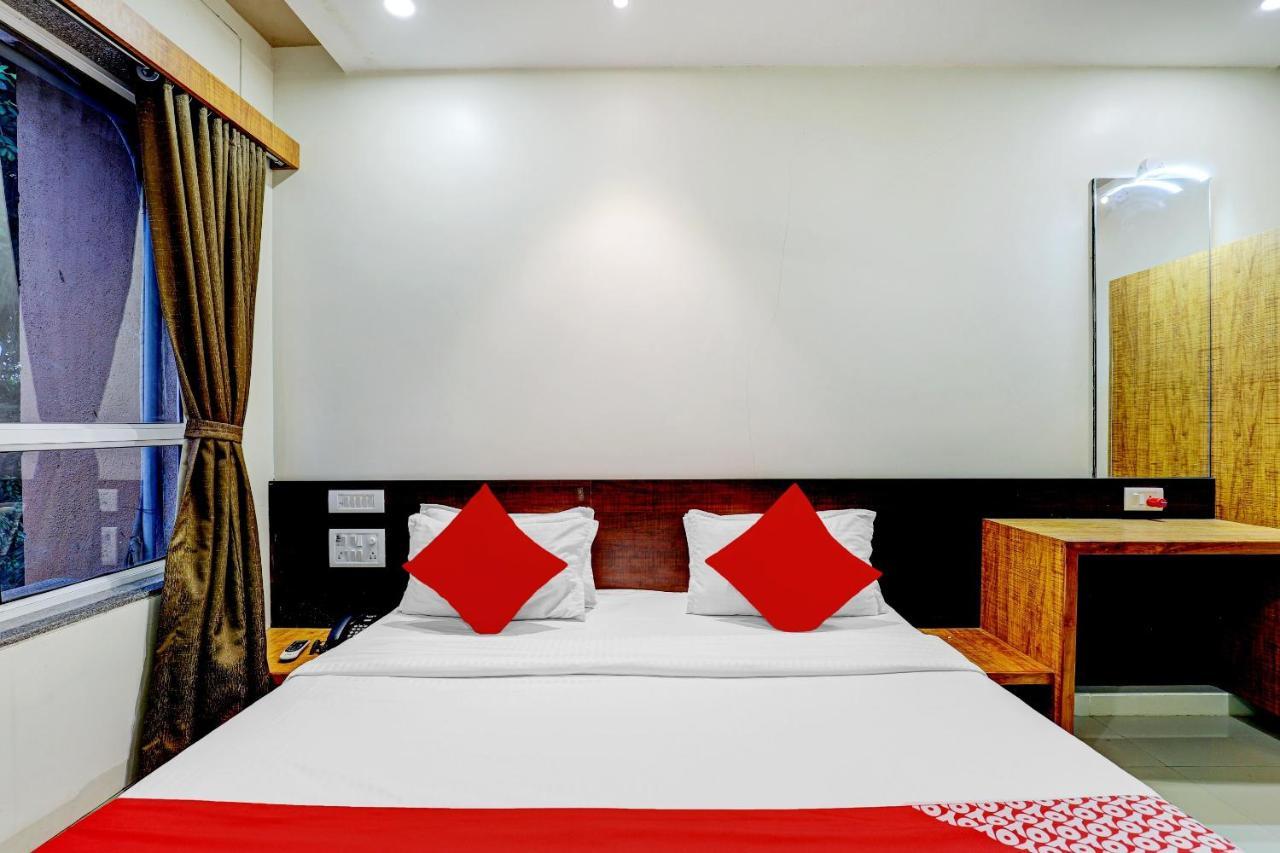 Oyo 77491 Hotel Shreenath Valsad Eksteriør bilde
