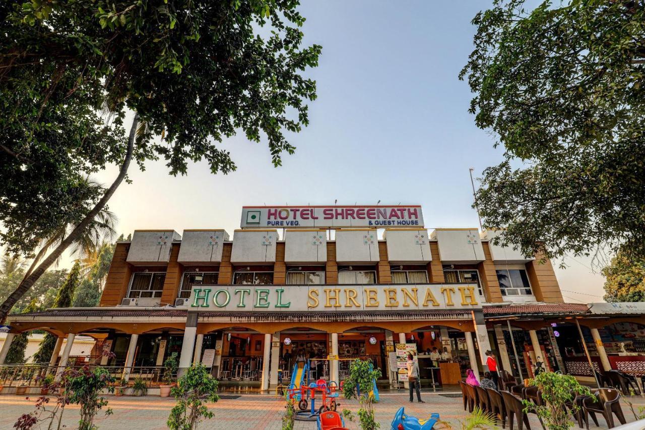 Oyo 77491 Hotel Shreenath Valsad Eksteriør bilde