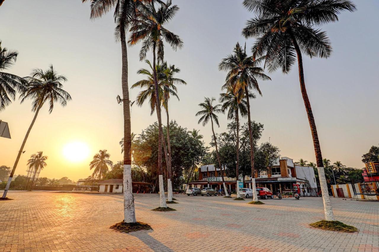 Oyo 77491 Hotel Shreenath Valsad Eksteriør bilde
